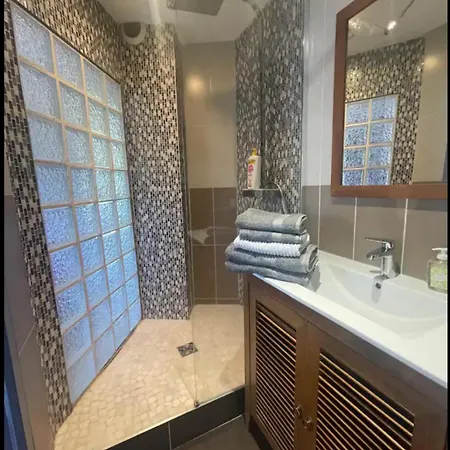 Indépendant Proche Centre Et Parking *