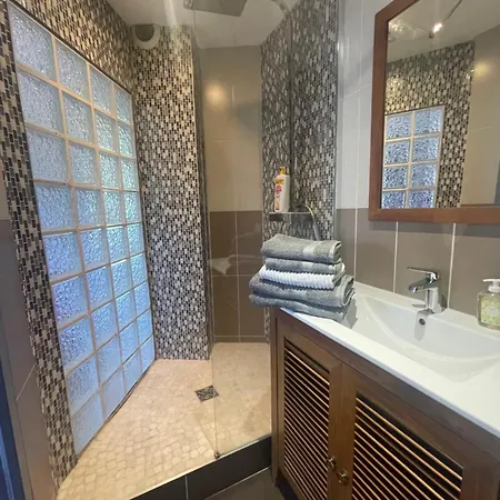 Appartement Indépendant Proche Centre Et Parking